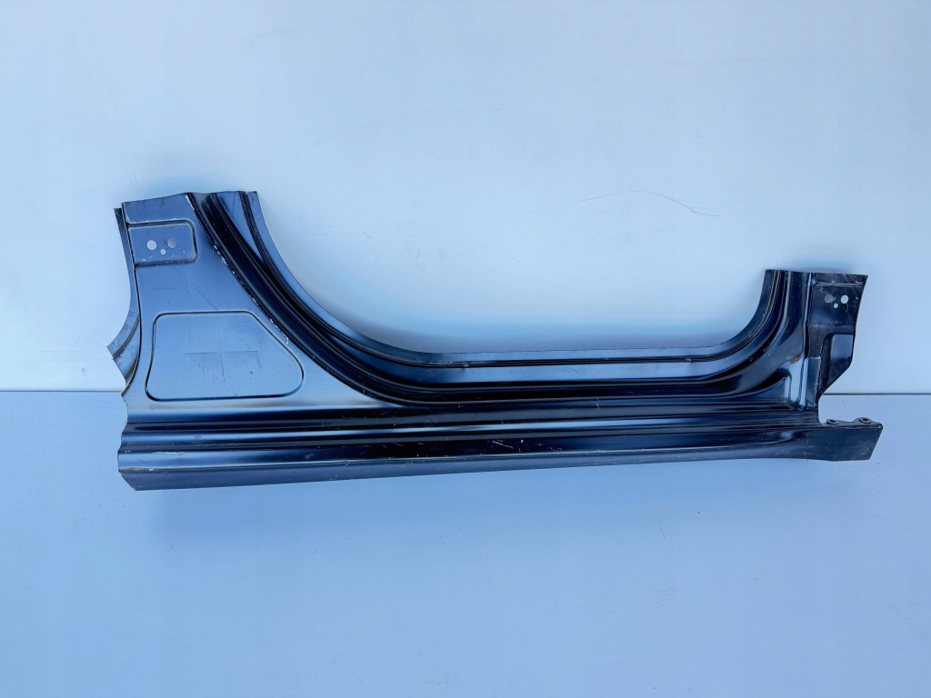 Купить Peugeot 208 1 порог обшивка правый задний  1607253780