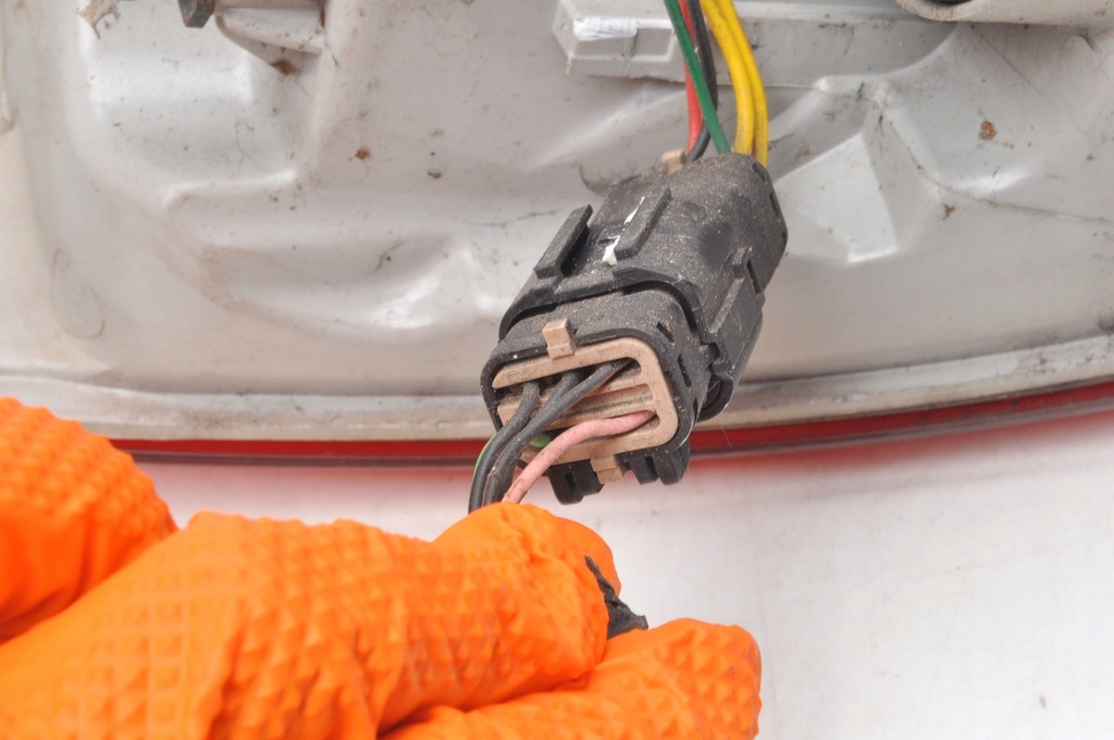 фото №9, Hyundai ix35 лампа правая задняя правый задняя suv lift 92402-2y500