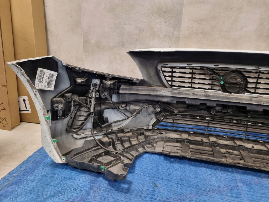 фото №6, Volvo v40 r-design бампер передній kompletny 614