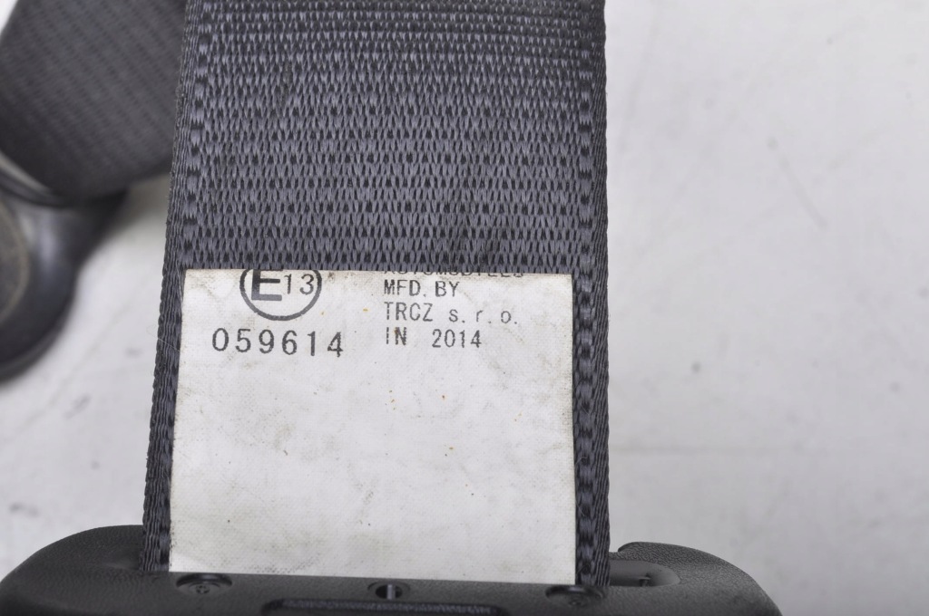 Yaris iii ремінь безпеки правий задній h073818 в Україні