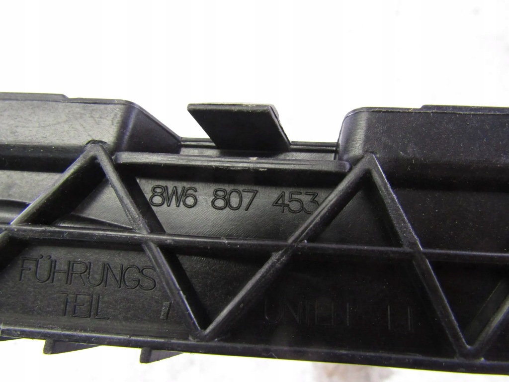 Купити Audi a5 8w6 напрямна бампера лівий задня 8w6807453