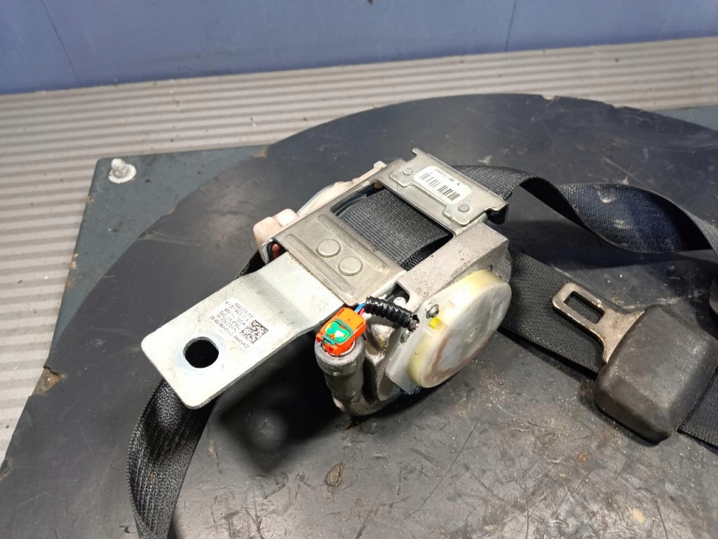 Tesla motors model s ремни безопасности правый перед 1018788-02-a Недорого