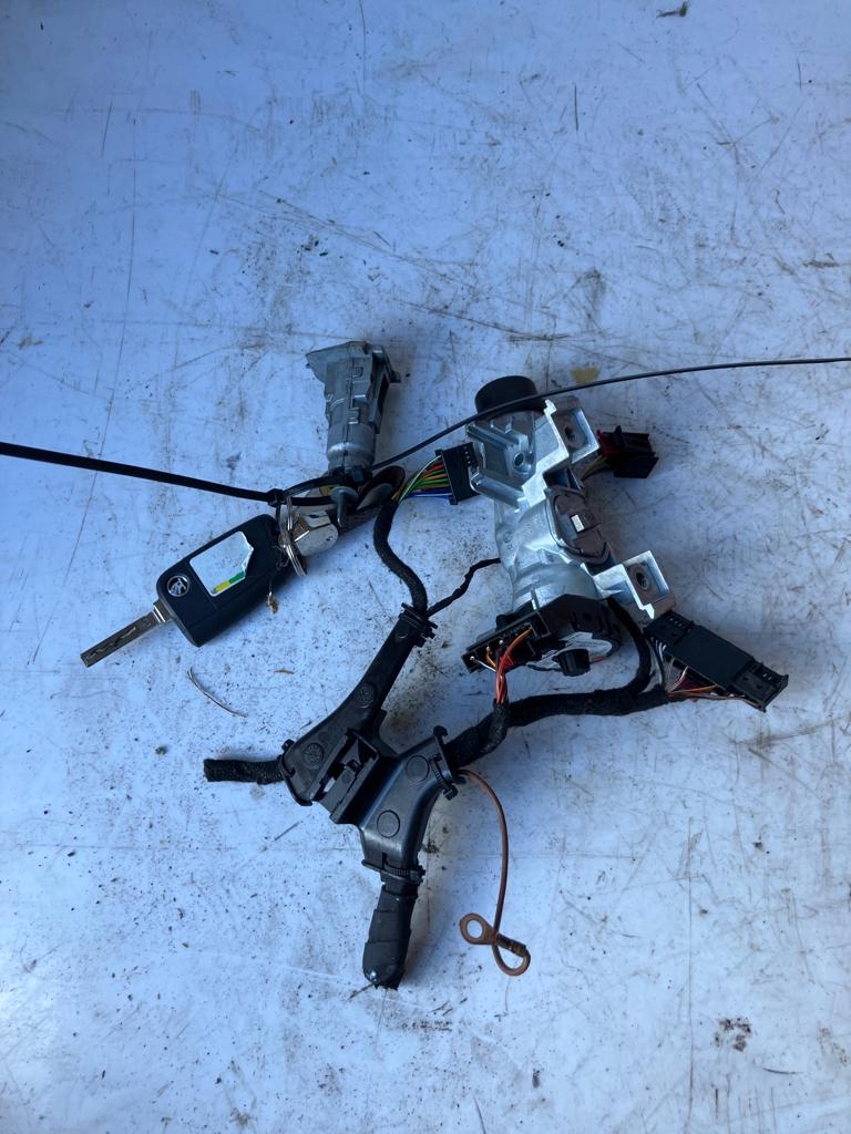 фото №1, Замок зажигания вкладка ключ fabia iii 6c0905865