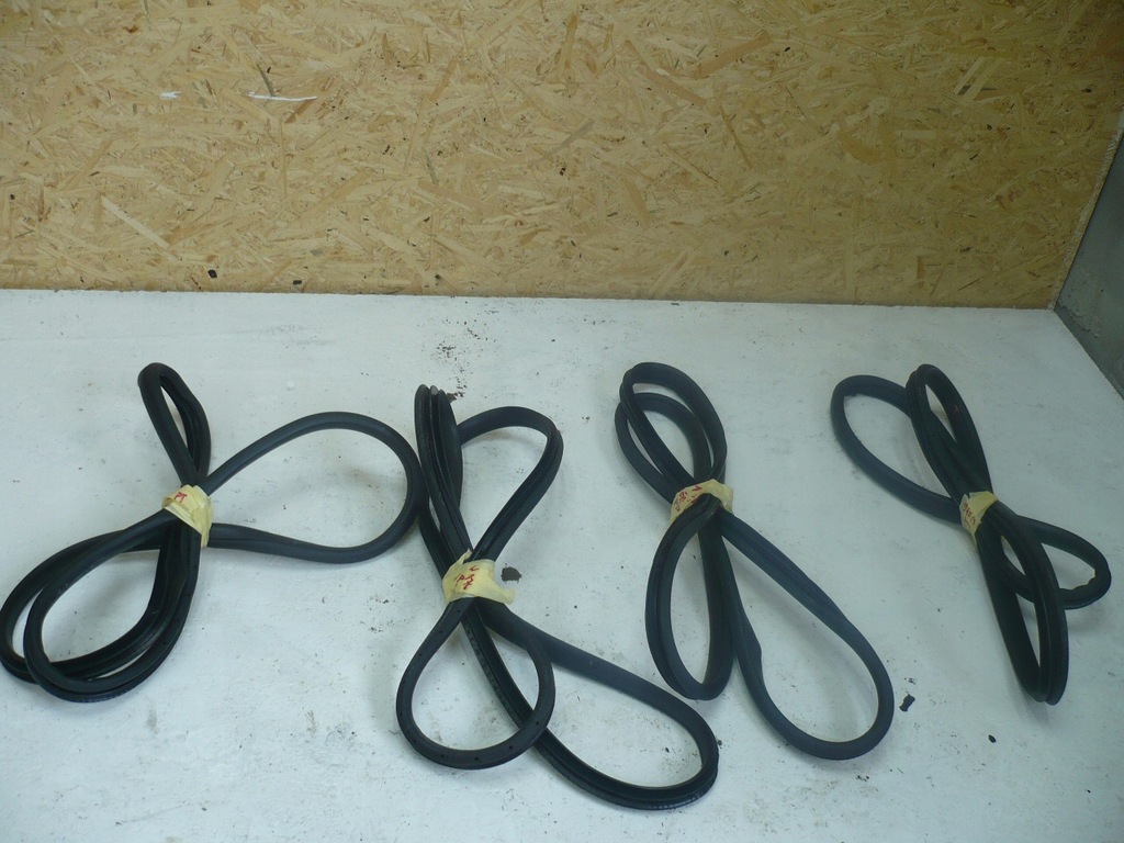 фото №1, Mercedes a w176 прокладка двері правий задня