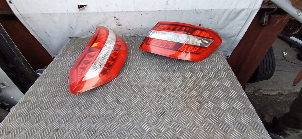 фото №12, Mercedes w212 лампа задняя левая lub правая