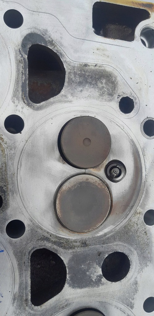 фото №15, Головка двигуна 2.3 v5 agz 071103373h