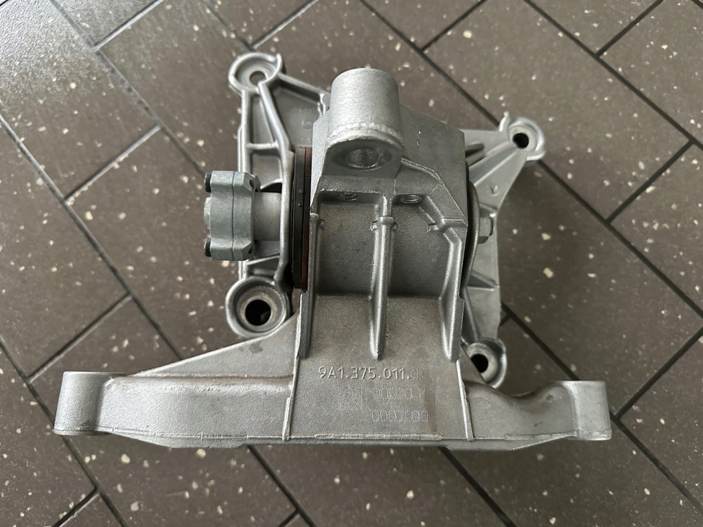 фото №1, Кронштейн кронштейн двигателя porsche cayman 981