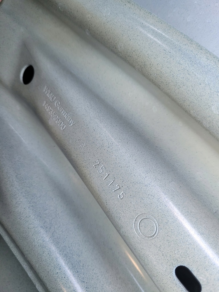 Tesla model y дверь левое  задняя левое задняя 1493599-00-a Оригинал