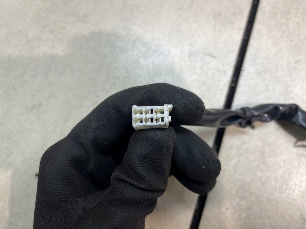 фото №5, Замок дверь раздвижных левый задняя 3pin mazda mpv 2.0 d