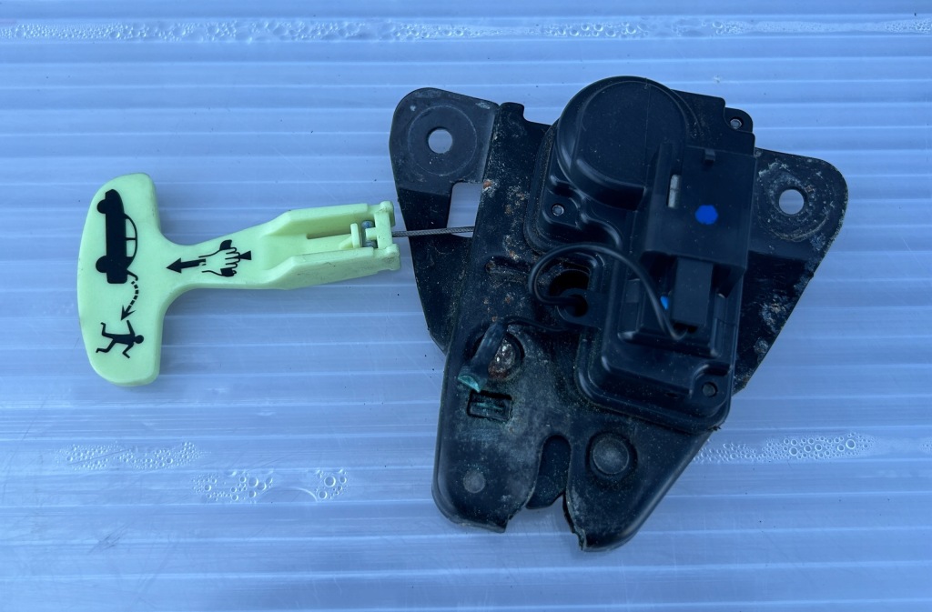 фото №2, Замок кришки багажника lancia thema ii 11-