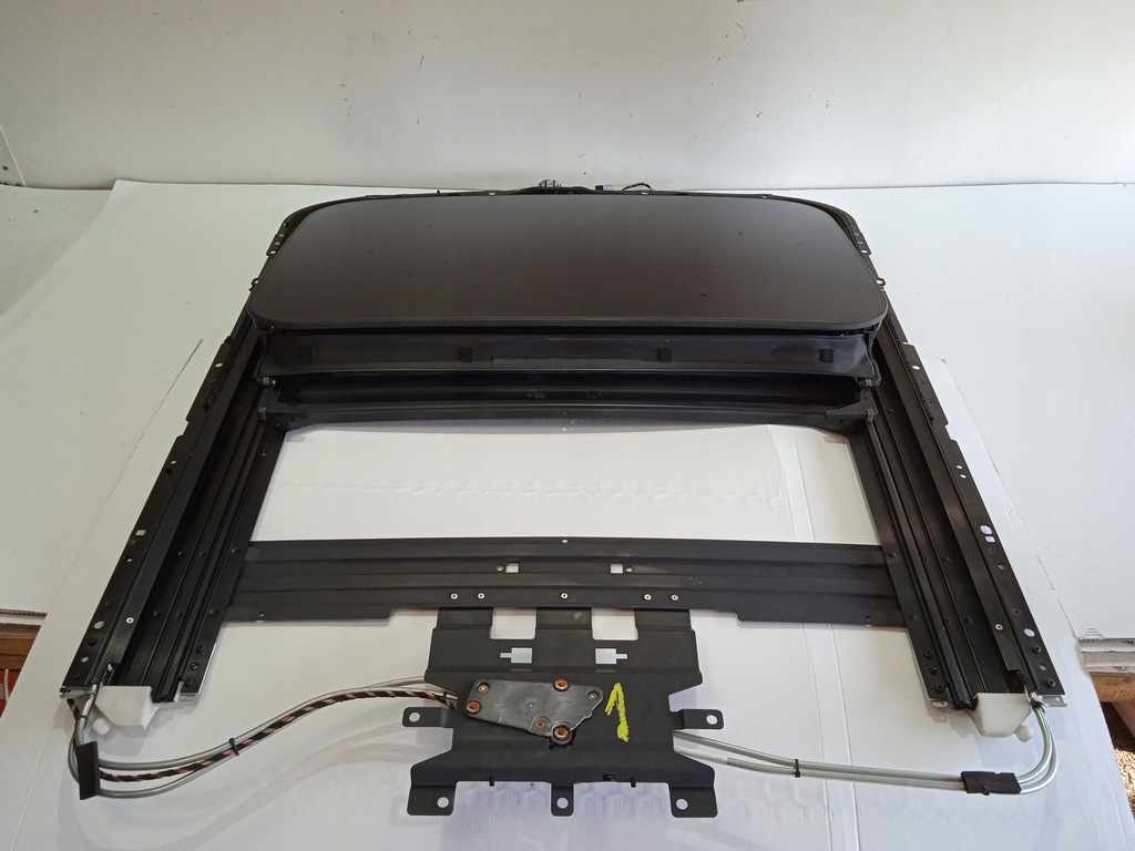 фото №1, Audi a8 s8 4h d4 люк solar 4h0877041