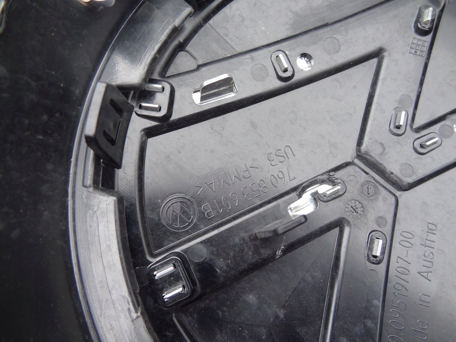 Решітка радіатора решітка  емблема бампера перед 760853651l vw touareg 760 cr7 r line Недорого