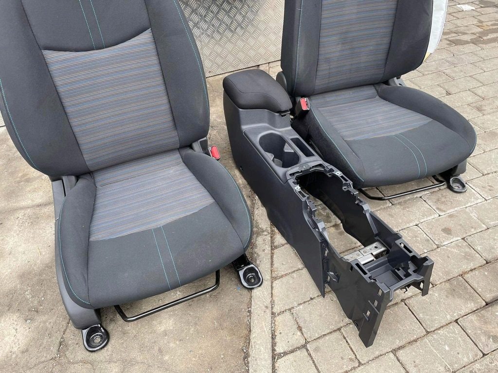 фото №4, Nissan leaf ii подголовники задняя