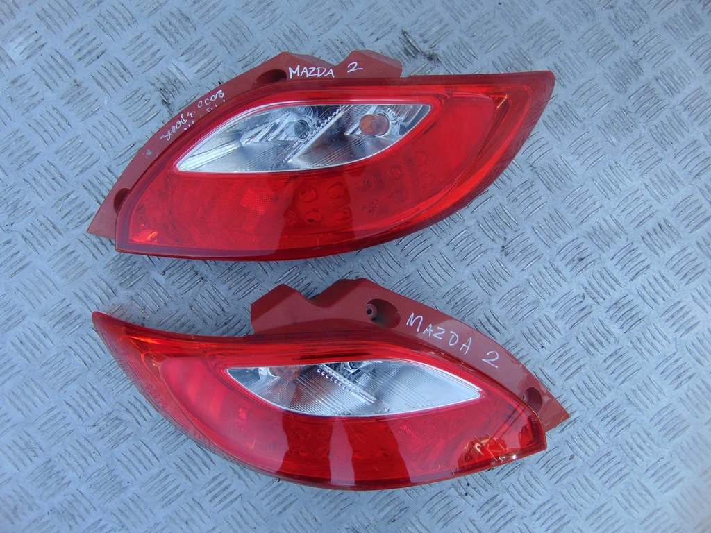 фото №1, Mazda2 mazda 2 лампа задняя правая 2008-