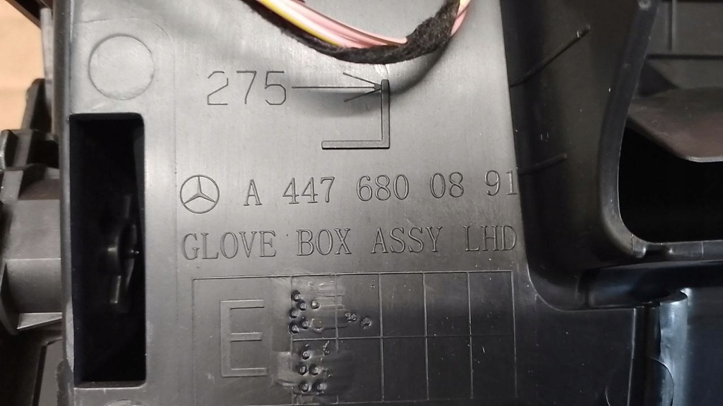 фото №7, Mercedes w447 бардачок пасажира консолі