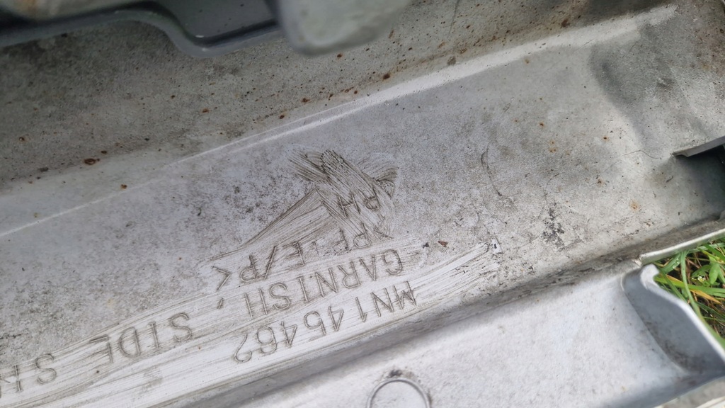 фото №11, Mitsubishi grandis молдинг порог порог mn145462