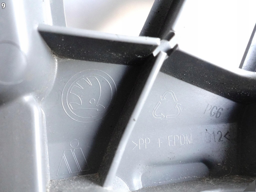 Skoda scala 657 19-23 направляющая кронштейн кронштейн бампера распылителя правый Цена