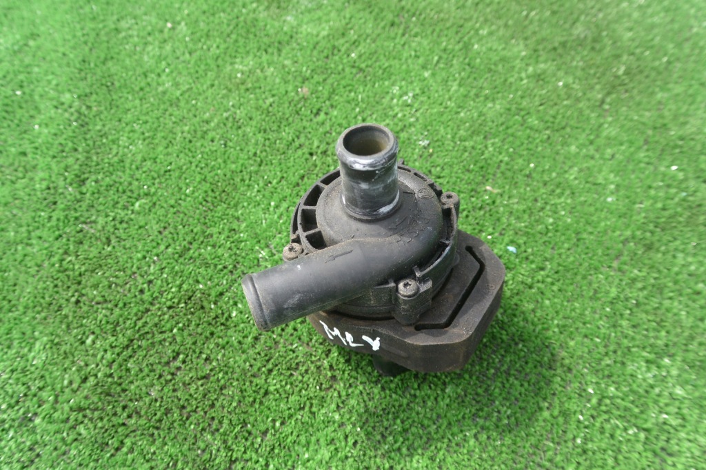 Дополнительная помпа воды 3.0 cdi mercedes gl ml 164 Оригинал