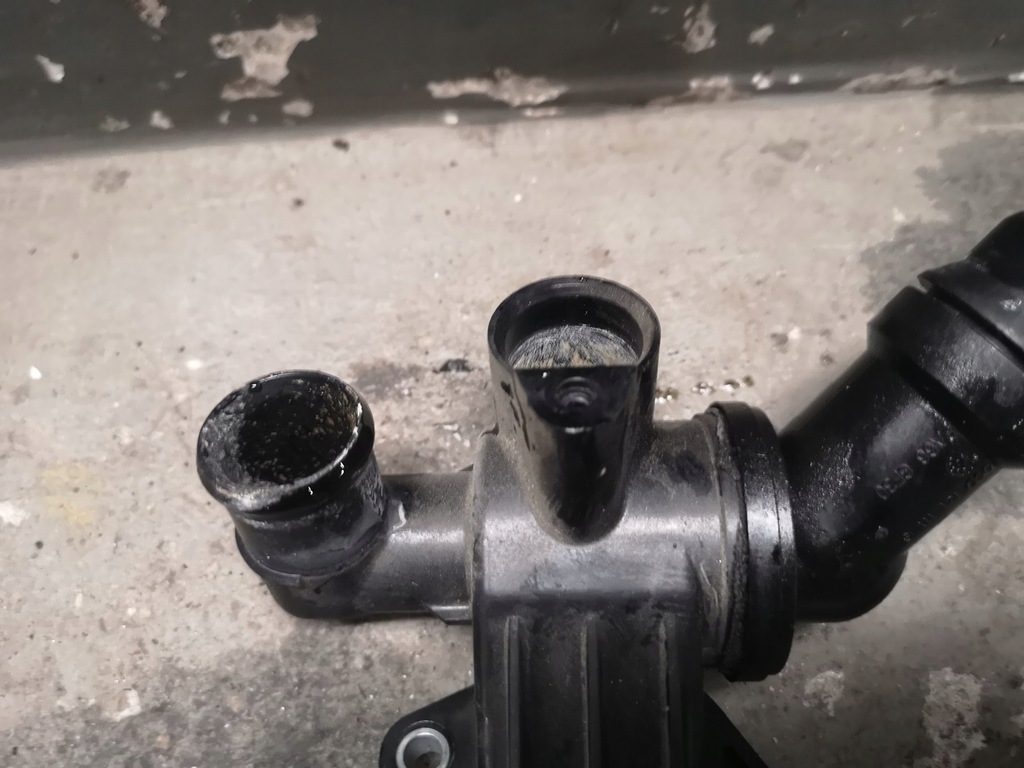 фото №5, Корпус термостата audi a4 b7 2.0 tfsi 06d121111g