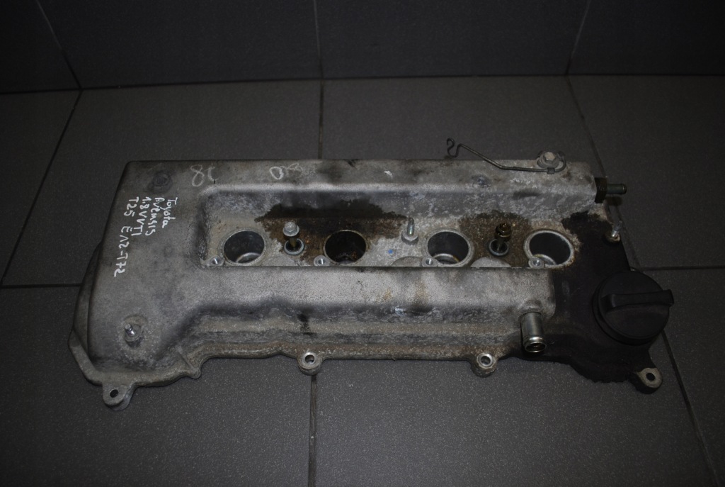 фото №1, Кришка клапанів toyota avensis t25 1.8 vvti