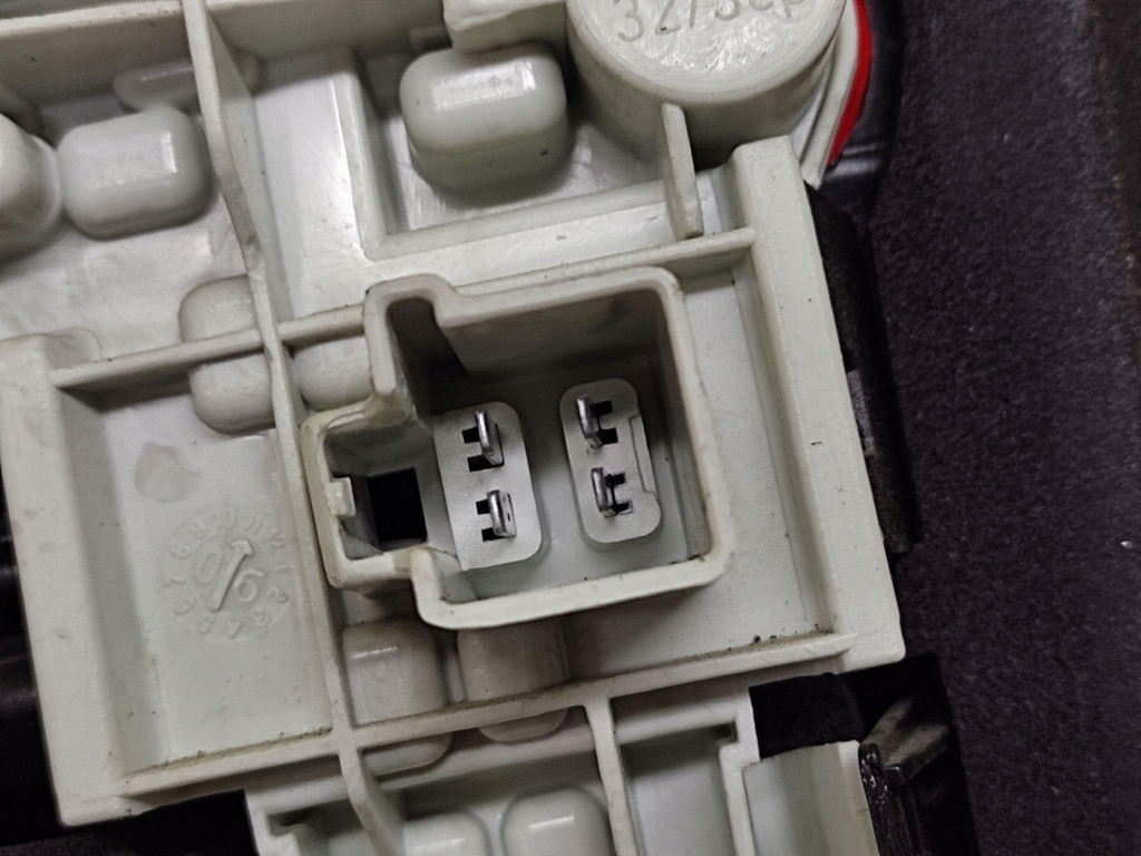 Volvo v50 фара правий задні в Україні