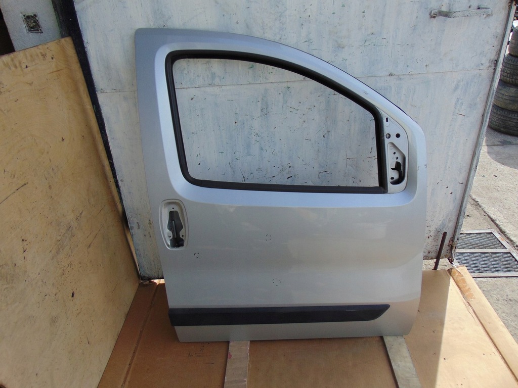 фото №1, Дверь правый перед citroen nemo серебристый