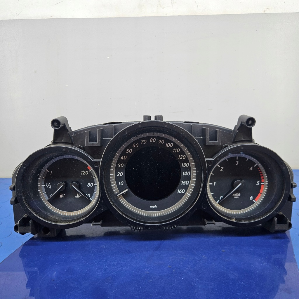 фото №1, Mercedes w204 2.2cdi лічильник прилади a2049004809