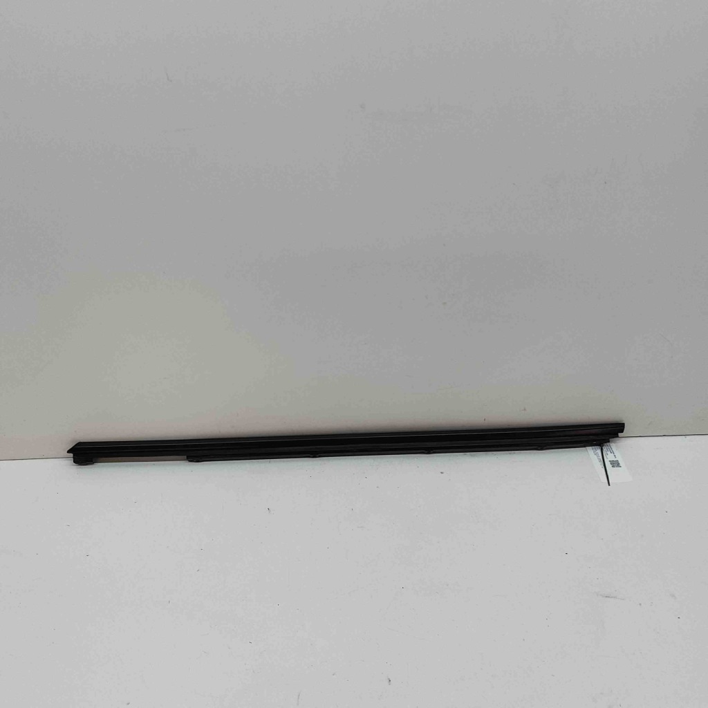 фото №1, Молдинг ущільнювач лівих передніх двері porsche panamera 970