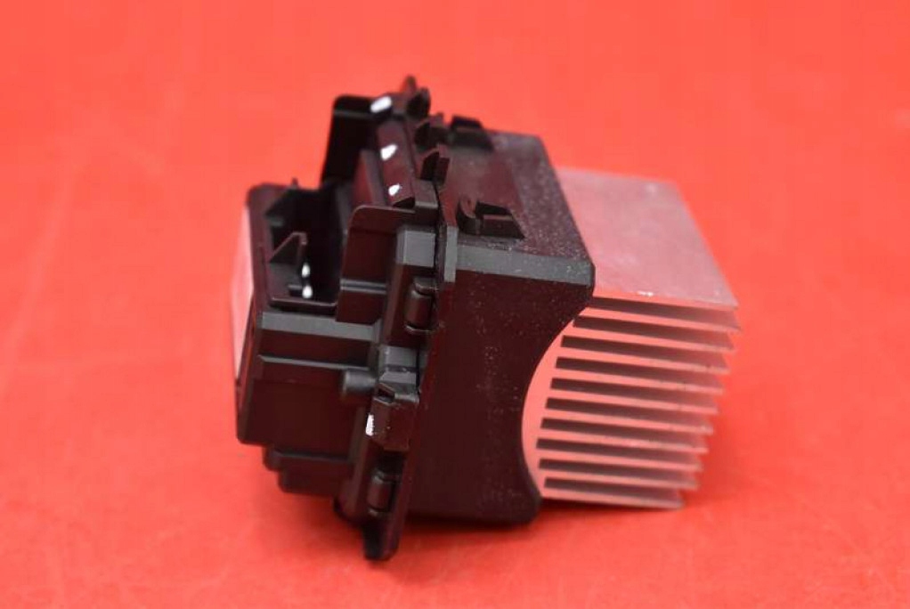 фото №5, Резистор обдув резистор резистор t1000034zd peugeot 208 1 i 15-19