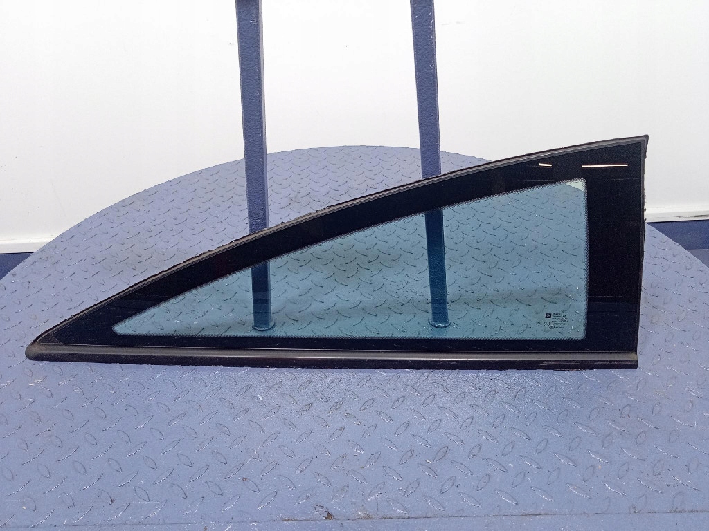 Купити Opel astra h gtc скло кузовна задні права