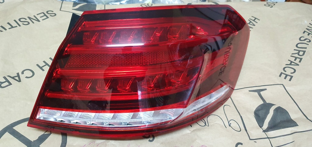 Купити Mercedes e-klasa w-212 рестайлінг  універсал фара led задня