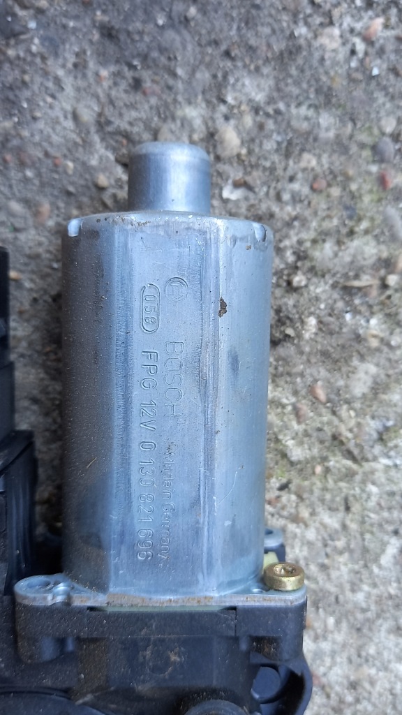 Моторчик стекло правый задняя 3b9839752 vw passat b5 Оригинал