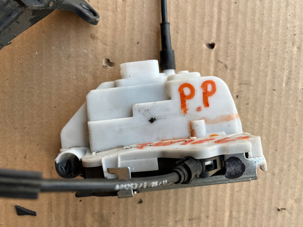 фото №4, Правый передний замок дверь renault twingo ii 4 контакты