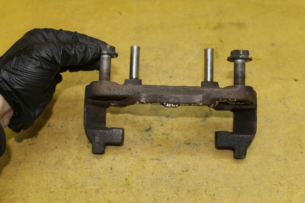 фото №5, Скоба супорт правий перед vito w638 278mm