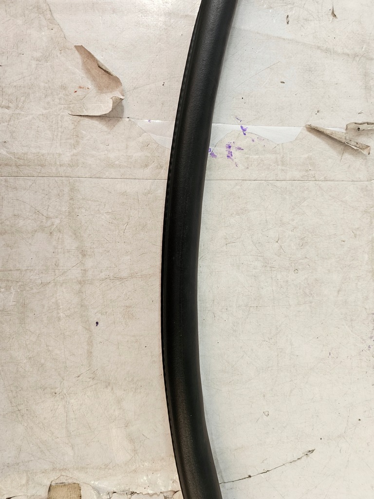 фото №5, Ford mustang 15- прокладка перед левая дверь нижняя