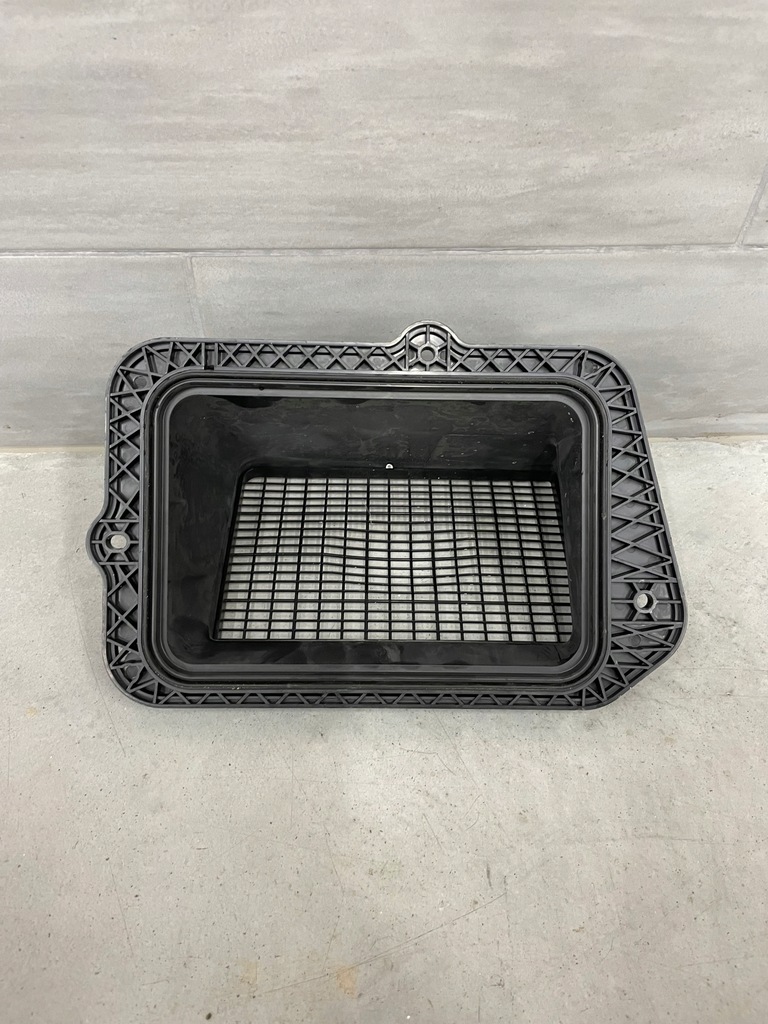 фото №1, Решітка впуск повітря a4 b9 a5 8w оригінал