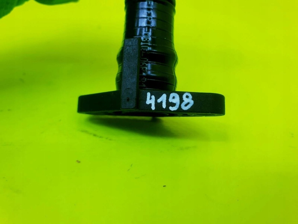 фото №8, Шланг трубка патрубок клапана egr audi a6 c6 a4 b7 a8 3.2 fsi 06e131143f