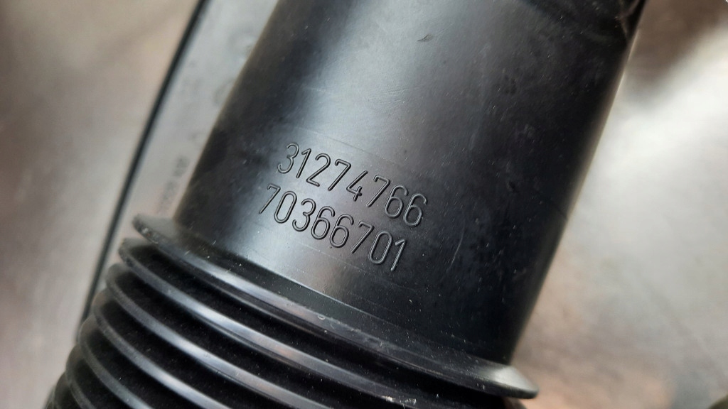 фото №11, Труба воздуха 31274766 volvo v70 iii s80 ii xc70 ii 2.4 d5