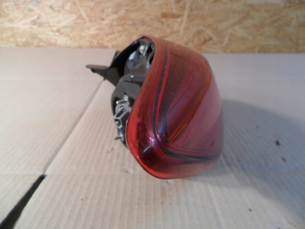 фото №7, Mazda 3 лампа задняя правая w крыло 220-41981