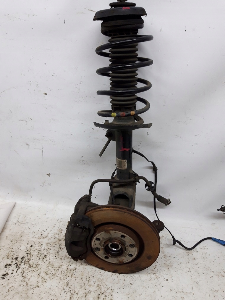 фото №1, Citroen c3 iii 1.2 thp поворотный кулак + амортизатор левая p60