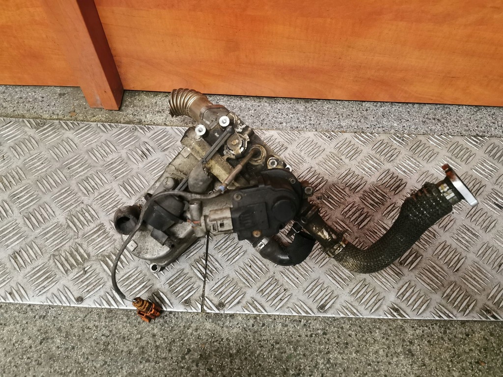 фото №1, Vw audi 3.0 tdi оригинальный номер радиатор выхлопных газов egr 059131515r