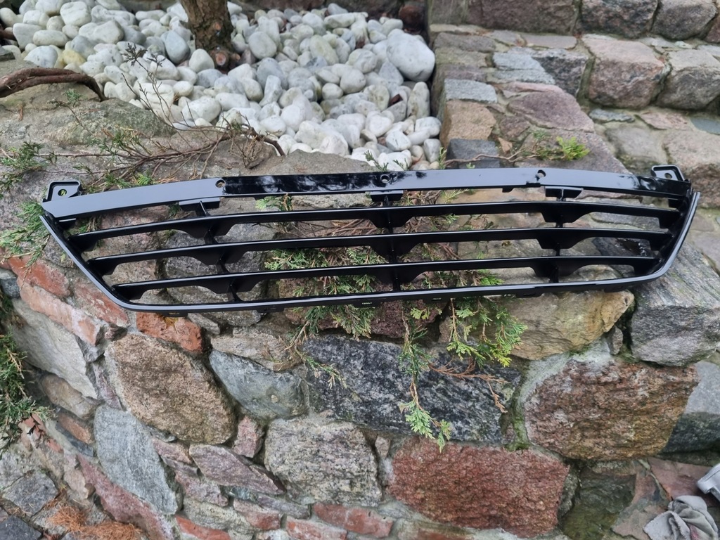 фото №7, Hyundai ix35 10-15 решітка середня w бампер перед