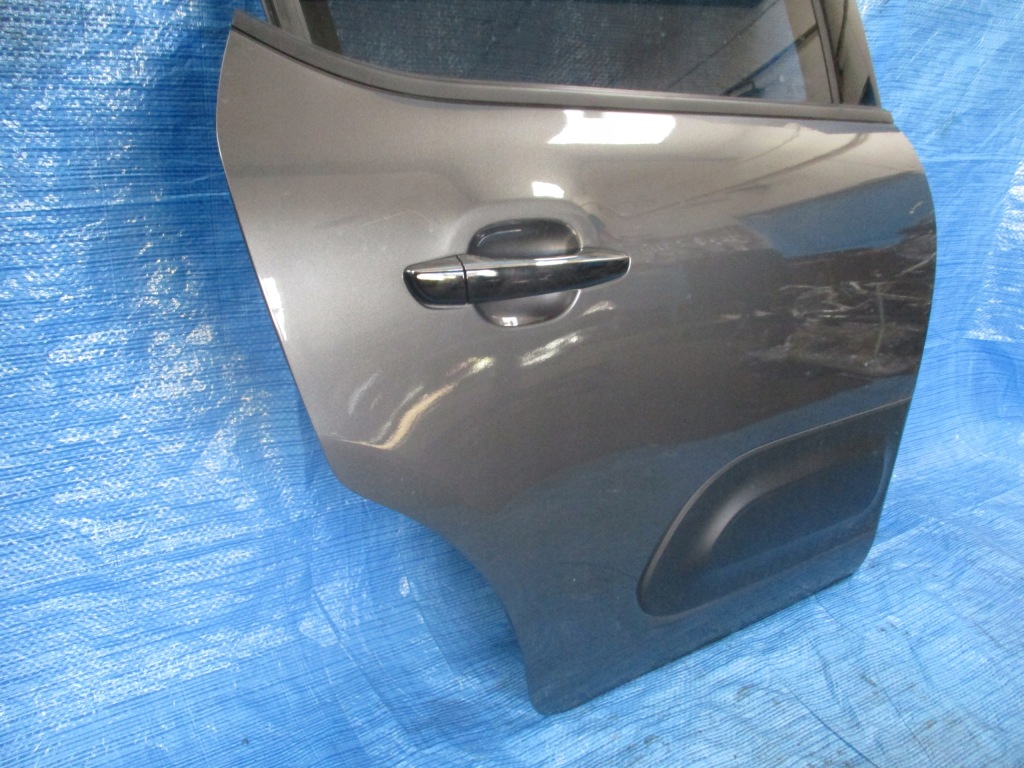 Дверей праве  задні задні citroen c3 3 рестайлінг  рік 2023 колір evl Доставка