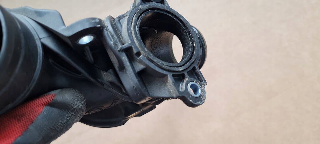 фото №10, A4 b9 8w патрубок воздухозаборник турбины 2.0 tdi 04l129635f a5 8w