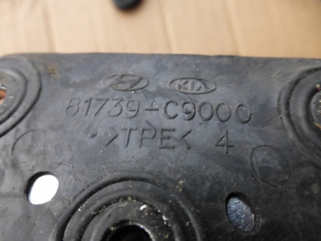 фото №3, Kia tucson iv sportage резиновый элемент отбойник крышки багажника