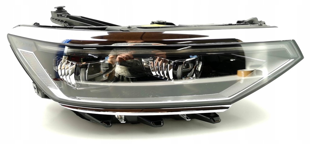 фото №1, Nowa оригинальный номер лампа правая передняя full led vw passat b8