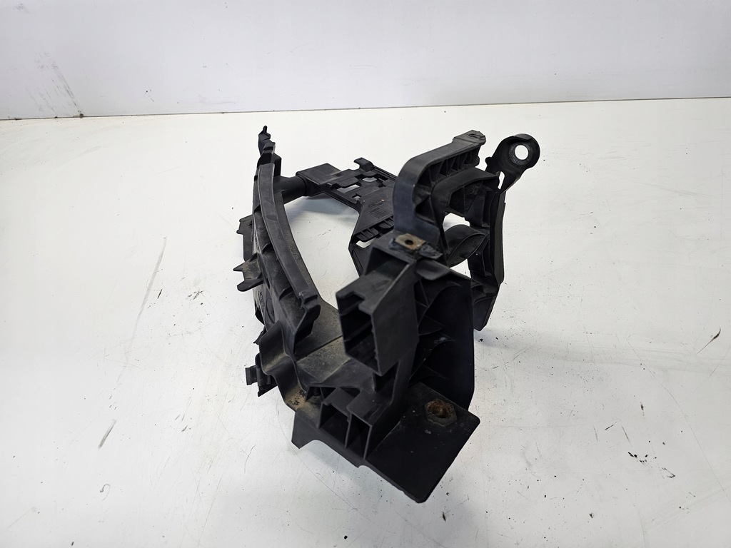 фото №8, Направляющая кронштейн фара audi q5 8r 8r0805608a