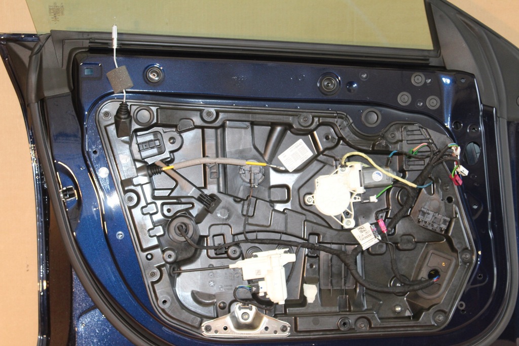 фото №8, Дверь левая перед стекло mercedes gt 290 cls 257