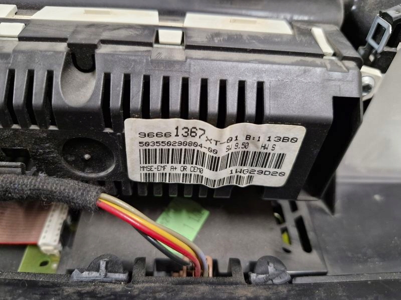 фото №9, Citroen c3 picasso 1.4 b счетчик приборы дисплей экран монитор