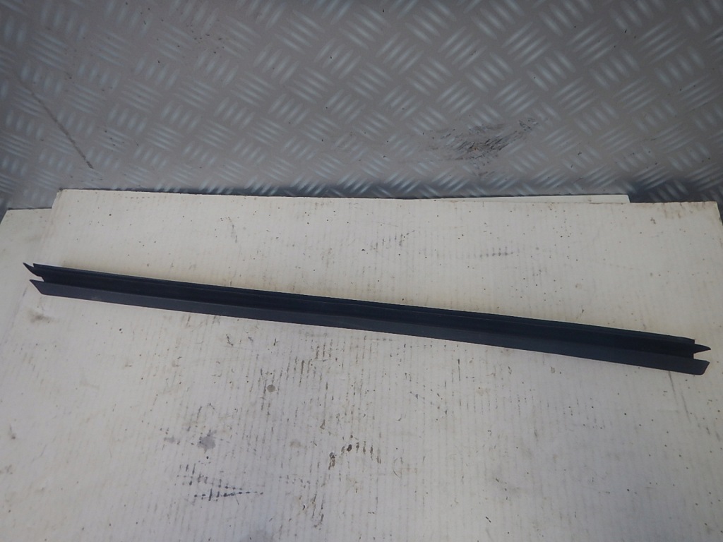 фото №1, Bmw 3 e90 e91 правая молдинг na дверь перед